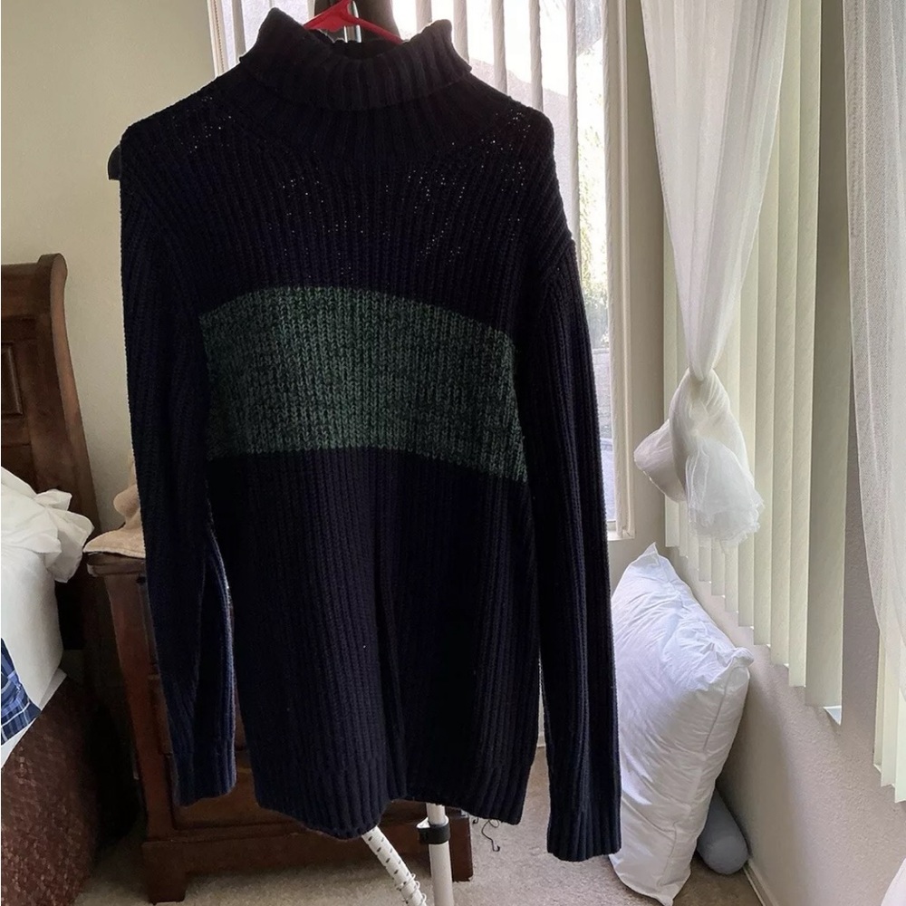 Men's Black and Green Sweater